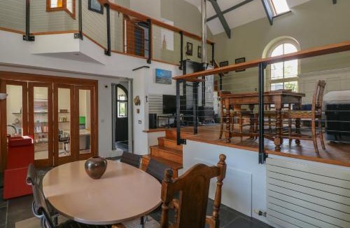 Carew Newton Casa | Zoar Chapel