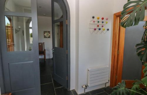 Carew Newton Casa | Zoar Chapel