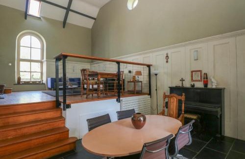 Carew Newton Casa | Zoar Chapel