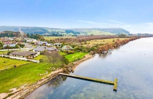 Kawaha Point Casa | Zodiac Bay Lake Retreat