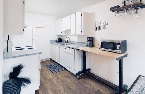 Corvallis Apartamento | Zodiac Retreat- astrology- themed, pool & sauna