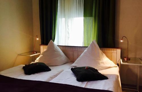 Radebeul Casa | ZU DEN LINDEN - RADEBEUL Pension mit Restaurant