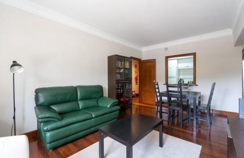 Deustuko San Pedro-Erribera Apartamento | Zubia apartment by People Rentals
