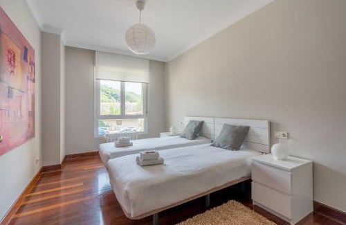 Deustuko San Pedro-Erribera Apartamento | Zubia apartment by People Rentals