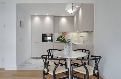 San Sebastian Centro Apartamento | Zubieta Playa 3 by FeelFree Rentals