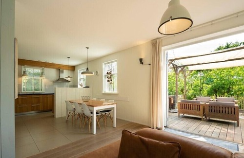 Renesse Villa | Zuidhoek 6 Lujosa villa en un tranquilo parque de bungalows sin coches