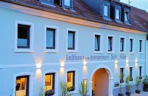 Weyher in der Pfalz Hotel | Zum Kronprinzen Hotel Garni