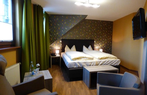 Weyher in der Pfalz Hotel | Zum Kronprinzen Hotel Garni