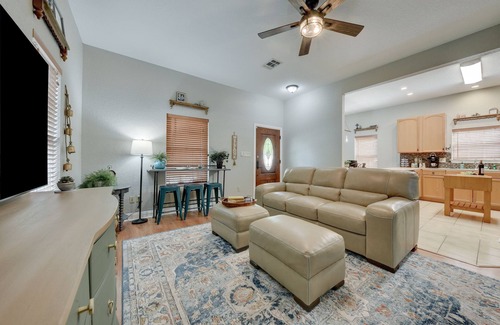 New Braunfels Casa | ZunkHouse Platz - Downtown - River Access - Backyard Oasis