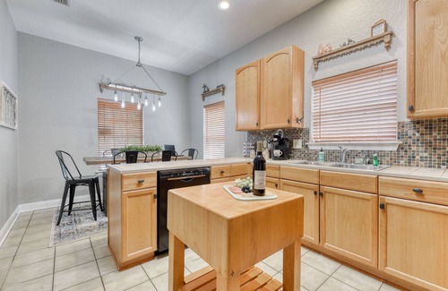 New Braunfels Casa | ZunkHouse Platz - Downtown - River Access - Backyard Oasis