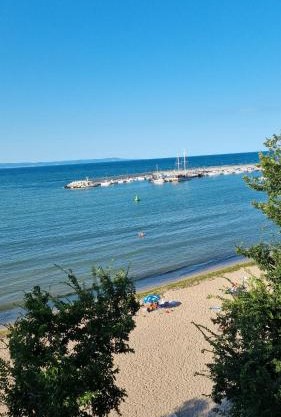 Студия първа линия Черноморец