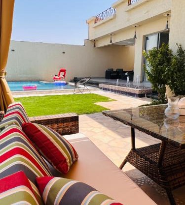 شالية راقي بمسبح وجلسات خارجية