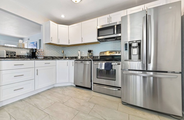 ᨒStylish 4BR / Movie Lounge / 10 min to Ft Carsonᨒ