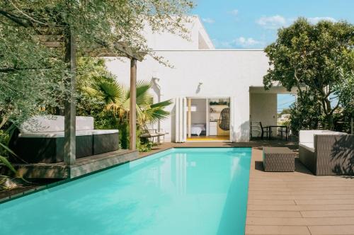 カサブランカプールハウス鎌倉 - Casablanca Pool House Kamakura Seaside Luxury Villa with Heated Pool & Sauna