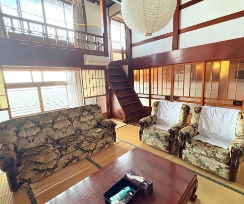 自然に囲まれた海沿いの広い一軒家 貸切 佐渡 古民家 レッドジャスパーRedjasper