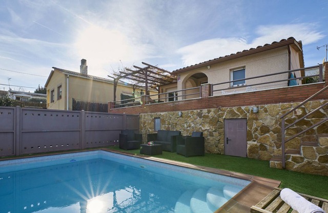 02FER1 - Casa con piscina privada en zona residencial