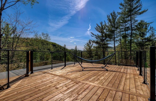 1.7km from Val St-Côme ski resort -