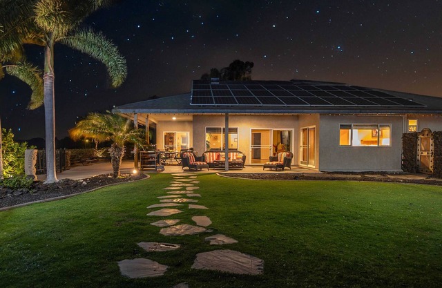 1 Acre PRIVATE RESORT,4 bed, 3 bath, cinema, spa