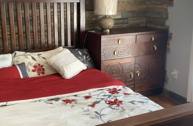 1. Apartment with hot tub and fireplace