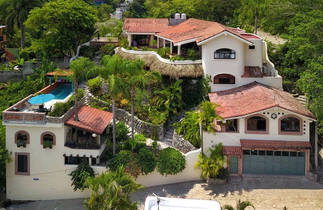 Exquisita casa con vistas a la bahía. 5 minutos a pie de la ciudad y la playa