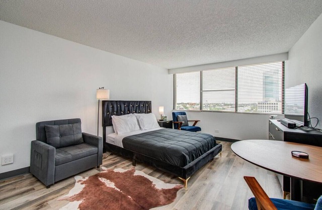 1 Bd Studio Apt|Pool|Gym|Game Room|City Views