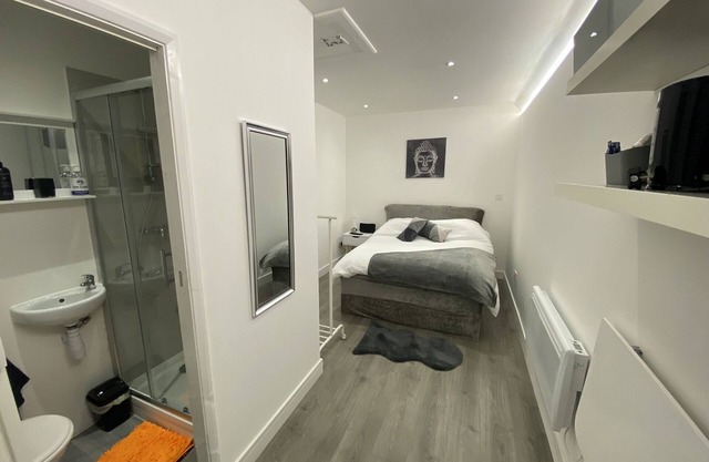 Beautiful 1-Bed Studio in Uxbridge, London
