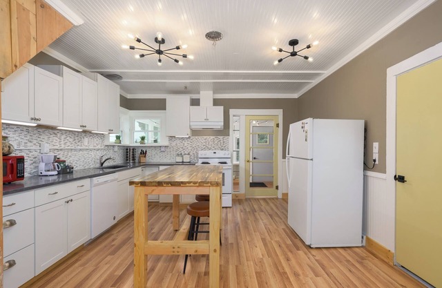 One Bedroom Home with AC in Goosetown
