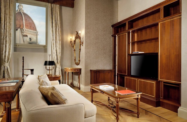 1-Bedroom Luxury Apartment 'Caterina da Siena' at Palazzo Portinari Salviati