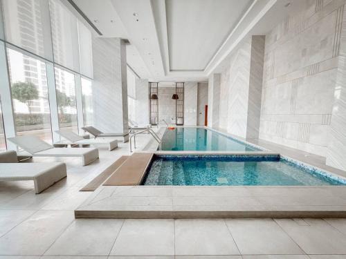 1 Bedroom Luxury Condo Catamaran City View
