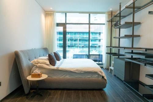 1 Bedroom Luxury Condo Harbor Row Canal View