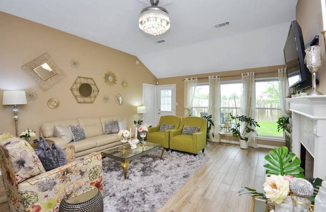 1 Bedroom | Private Home and Backyard and Deck