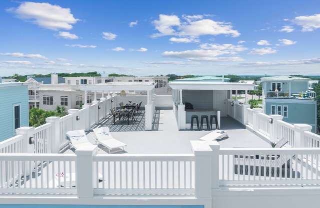 1 Block to Beach, Newly Renovated 6BDR w/ Rooftop Views | Sand Dune by AvantStay