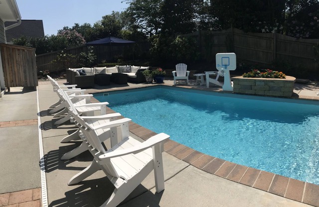 Nuevo y exclusivo hogar personalizado con piscina privada y bañera de hidromasaje: ¡a 1 cuadra de la playa!