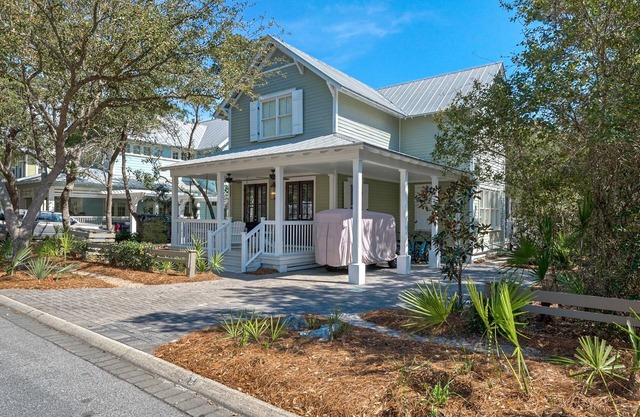 1 Block to Camp Watercolor! Newly Renovated! 6 Seater Golfcart! Great Location!