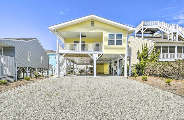 1 Bock to Beach: Sunset Beach Home w/ Private Deck
