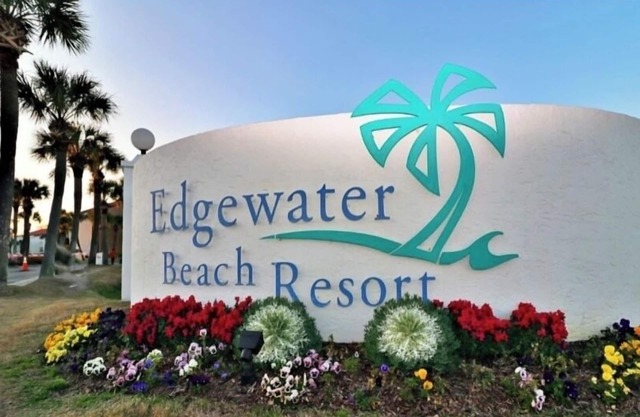 1 BR w 2 Q & Murphy Bed. Sleeps 6. 2 Baths. Gated. Free Pickleball Fitness Golf