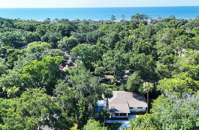 1 Dove Street - New to Rental Market & Vrbo- 4 Minute walk to the Beach.
