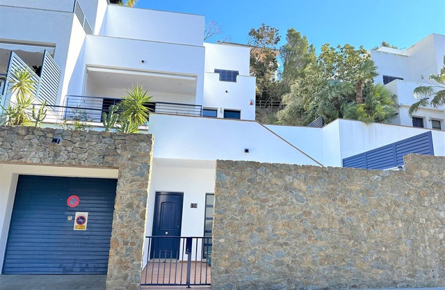 160-Preciosa casa moderna con vista mar y con piscina pequeña para relax