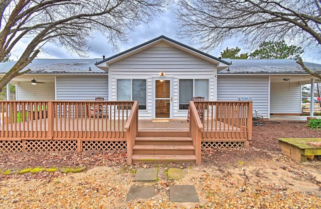 Pet-Friendly Lillington Abode ~ 1 Mi to River