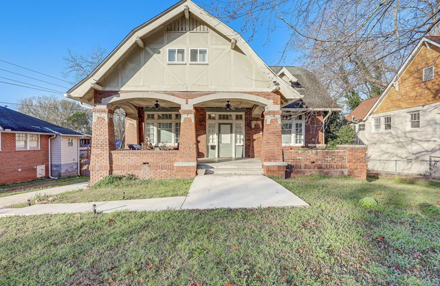 1 Mi to Dtwn: Welcoming Macon Home w/ Yard