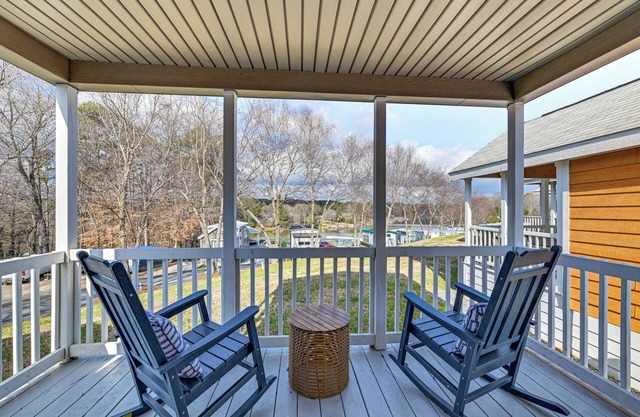 < 1 Mi to Lake Norman Marina: Home w/ Pool Access