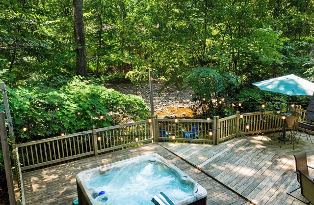 1 Min to Camelback! Creekside HotTub/Sauna/Firepit