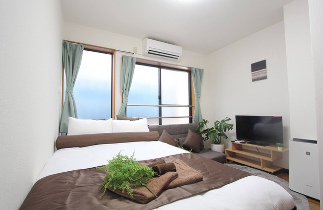 1 min walk from Nogata station, Nakano-ku, Tokyo / Direct access to Shinjuku / Rent a whole apartment in a shopping street / Free Poket WIFI / Sleeps 4