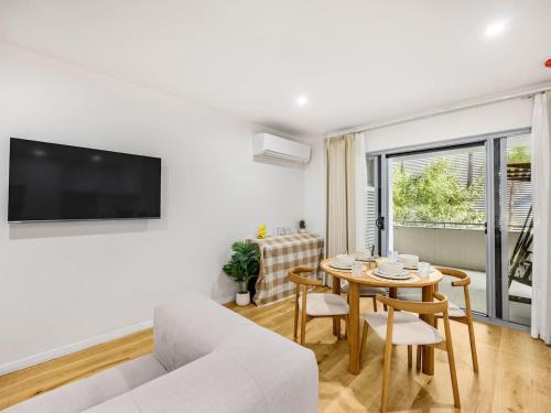 1 Min Walk to Mall Modern Apt with Balcony and Pool