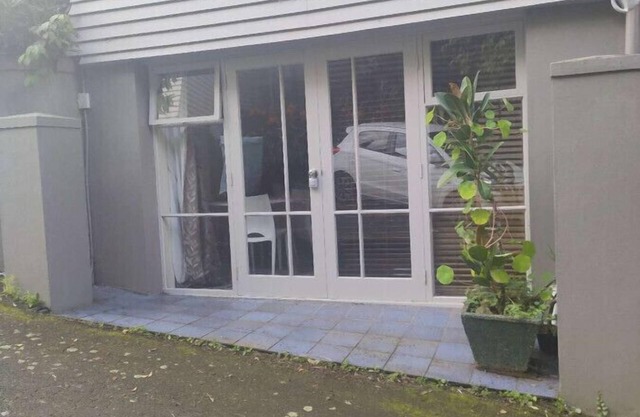 25 Glenfell Place - Cozy Studio