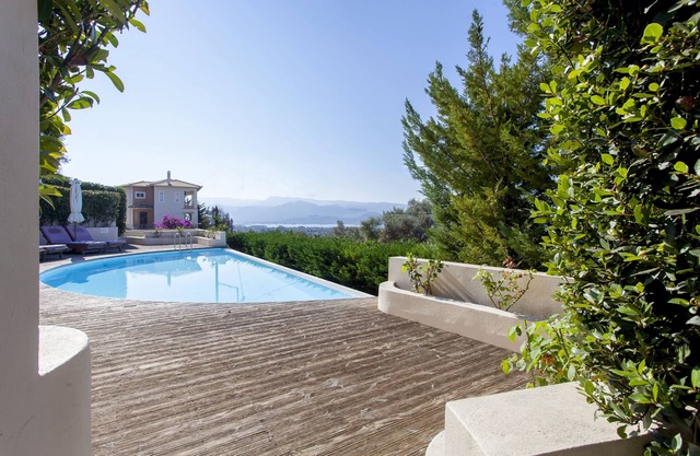 Lujosa Casita Sophia con piscina y vista al mar, a 5 minutos de Lefkada