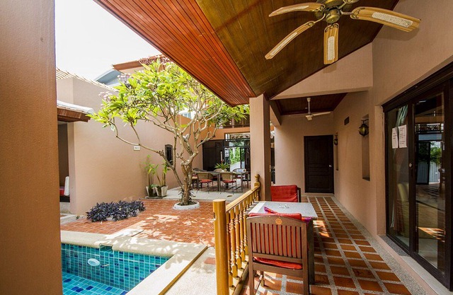 Villa de 10 dormitorios en Pratamnak con piscina