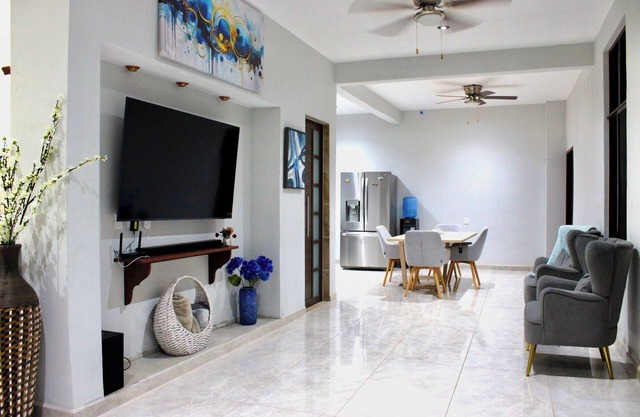 10 min from beach, Modern house in marvelous Puerto Escondido with AC/WiFi