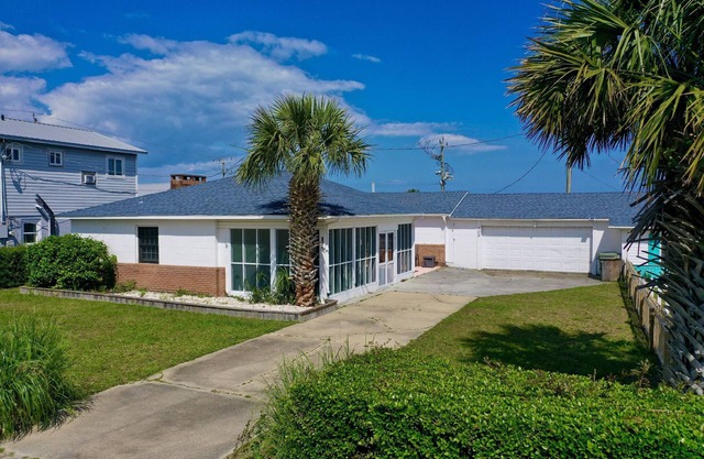 10% Off Aug + Sept! Charming Beach Cottage, 1 Block to Beach, Kure Pier + Food, Dog Friendly