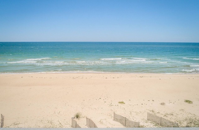 Frente a la playa, apartamento a nivel del suelo. ¡Hermosa vista!
